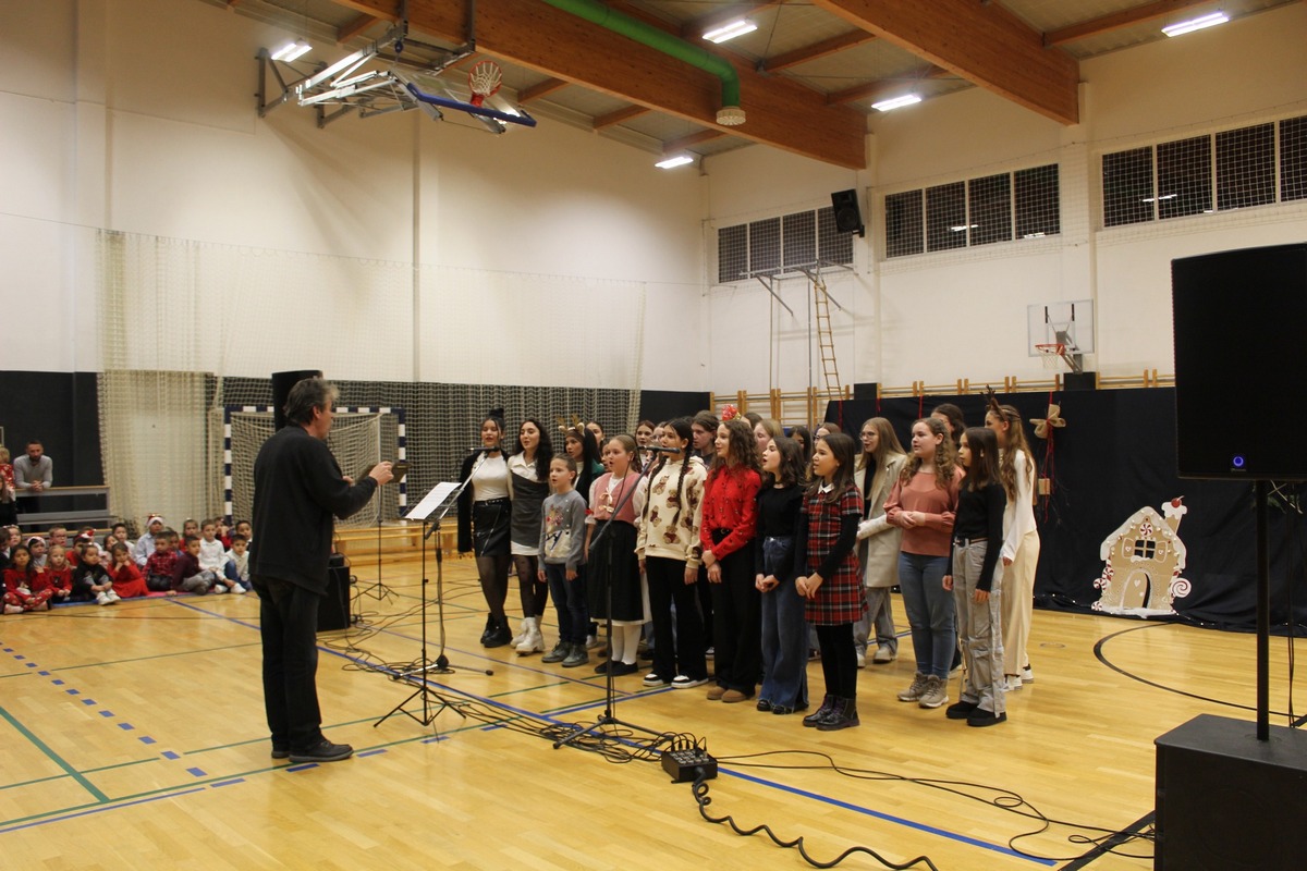 OŠ Orehovica Božićna priredba (32)