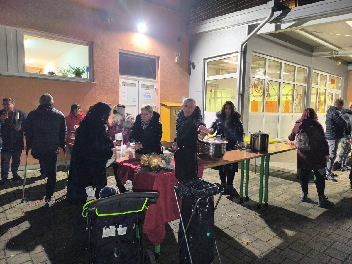 OŠ Orehovica Božićna priredba (42)