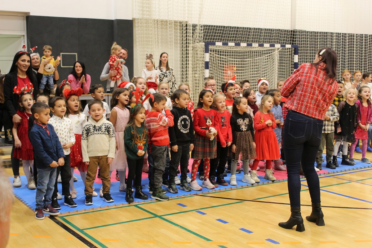 OŠ Orehovica Božićna priredba (8)