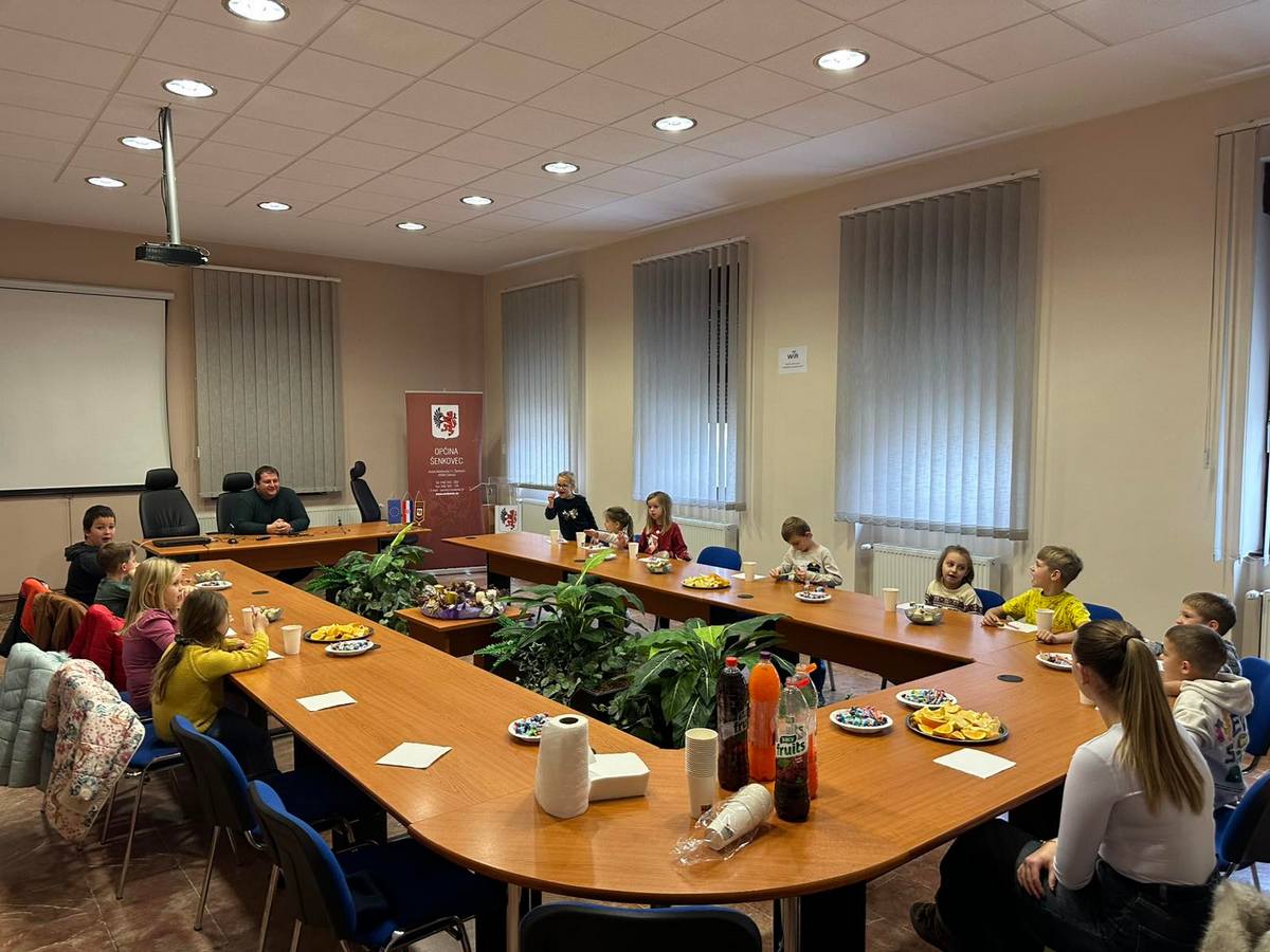 Općina Šenkovec kićenje bora (11)