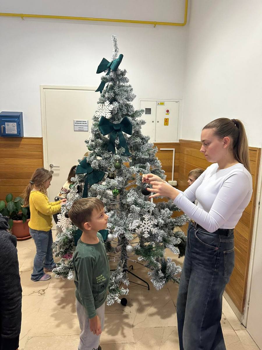 Općina Šenkovec kićenje bora (4)