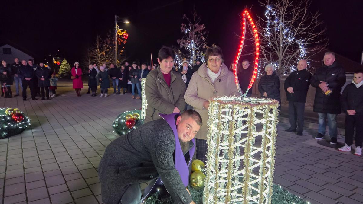 Paljenje 1. adventske svijeće u Štrigovi (8)