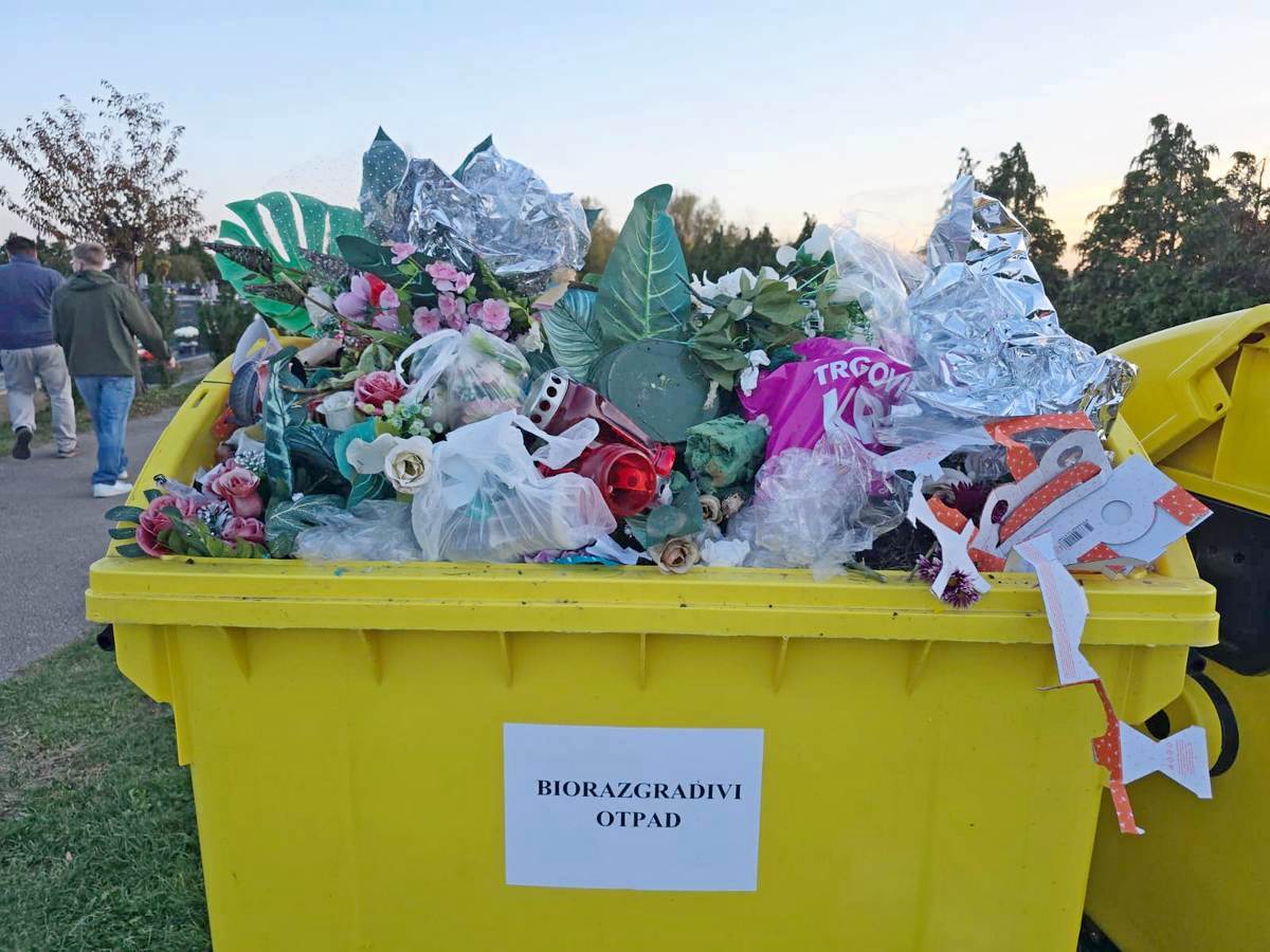 Primjer kontejnera ta blagdan Svih svetih na jednom groblju u Donjem Međimurju