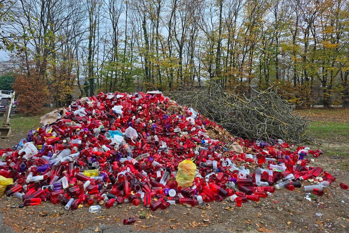 Treba li nam zaista toliko lampiona ovi su bar na jednom mjestu, Zagrebačka županija