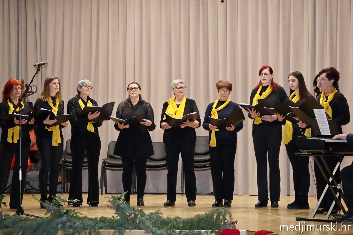 ZA UNUTRA 2 Ženska vokalna skupina KUD a Ivan Mustač Kantor