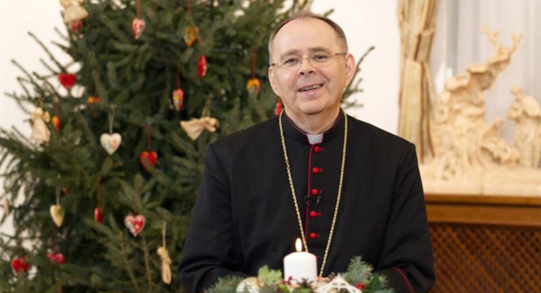 Božićna čestitka varaždinskog biskupa Bože Radoša: “Neka u vašim domovima raste blizina, povjerenje i zahvalnost” Boze radost biskup