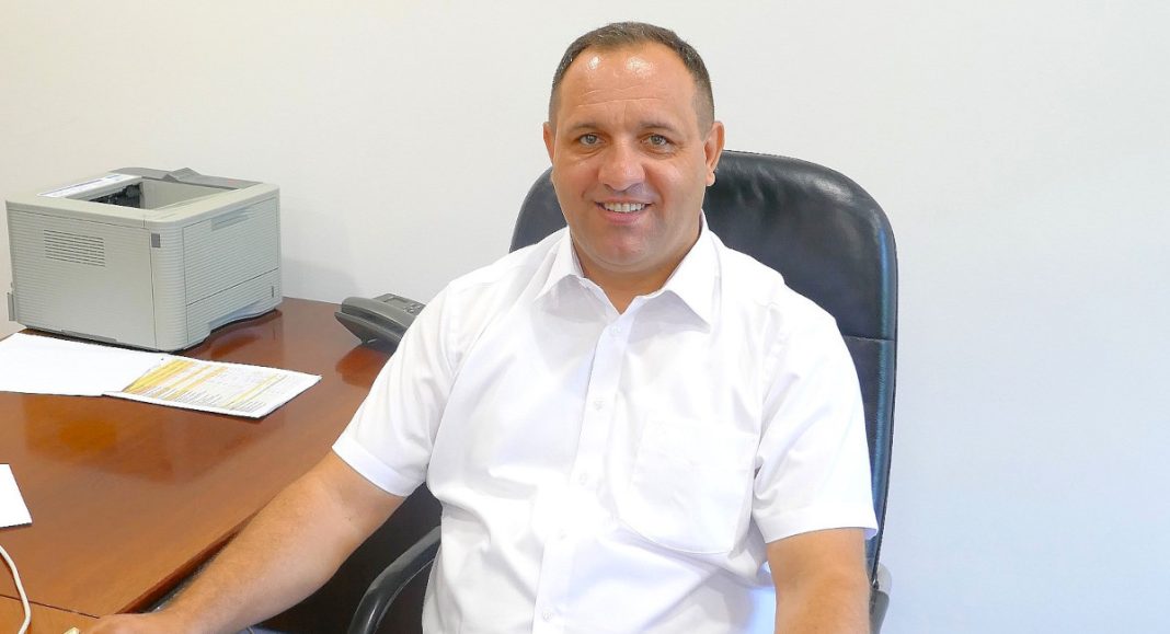 Elvis Kralj, zamjenik župana iz romske nacionalne manjine, danas slavi svoj 46. rođendan! Čestitamo! Evis. kralj zamjenik