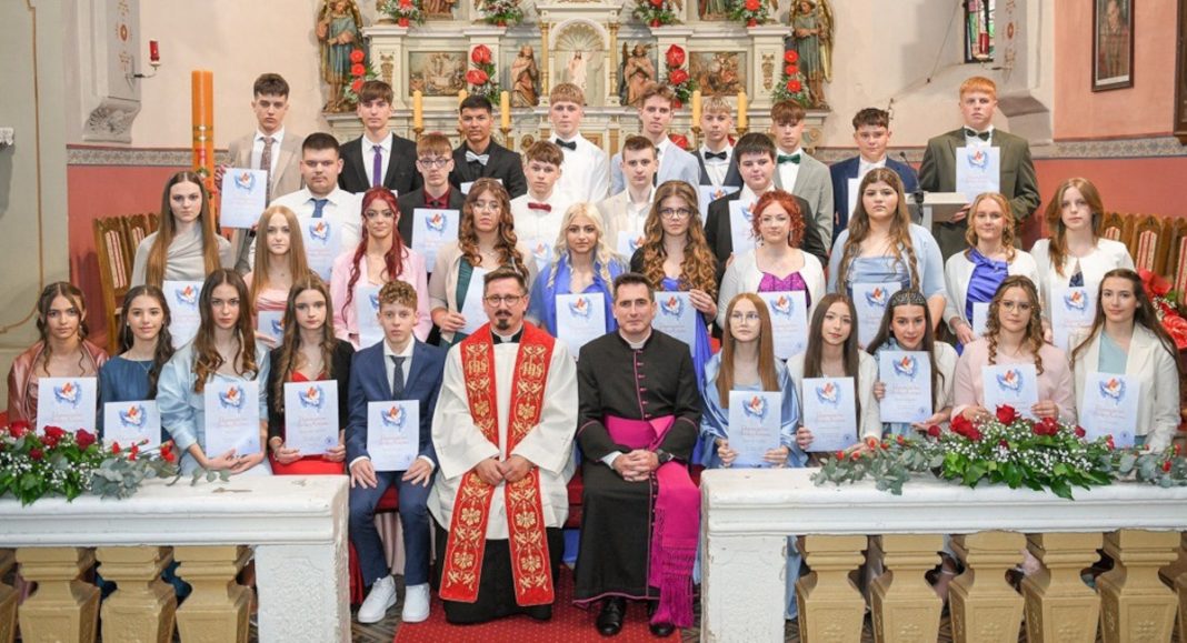 Poznati datumi slavlja Svete potvrde. Počinje odabir kumova, kupnja lijepe obleke i rezervacija mjesta u restoranima! Firma ucenici jurgec