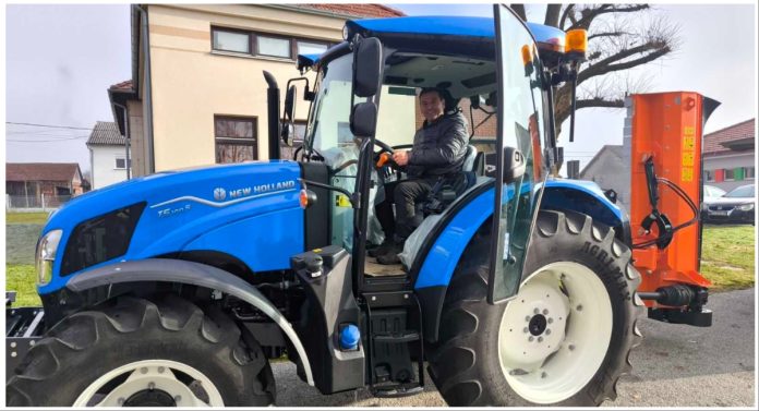 Naslovna traktor