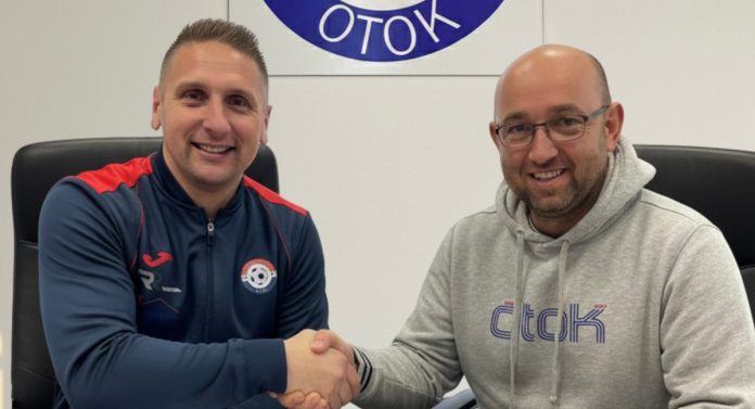 Nkotok trener ghlavna