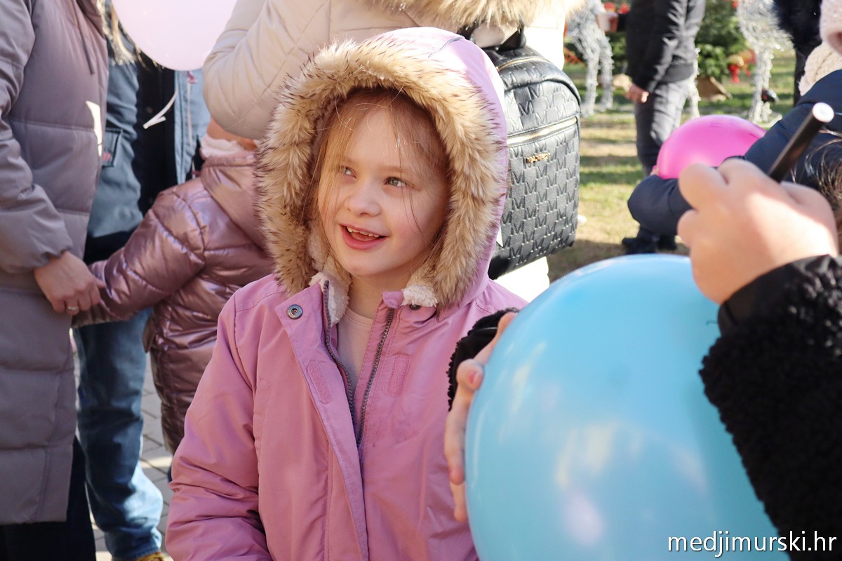 Za unutra 2 Ova djevojčica zaželjela je sreću i zdravlje svima