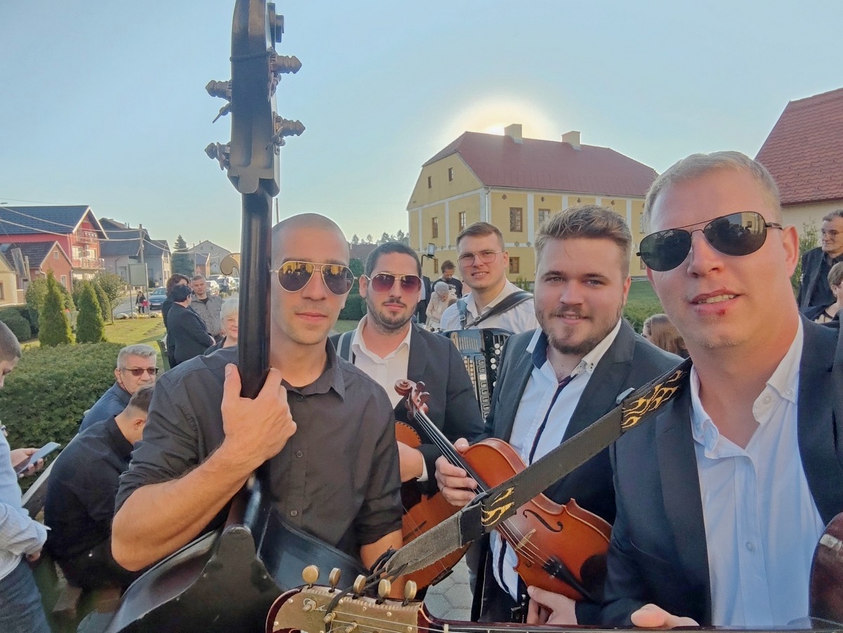 Za unutra 3 Tamburaški sastav Harem (1)