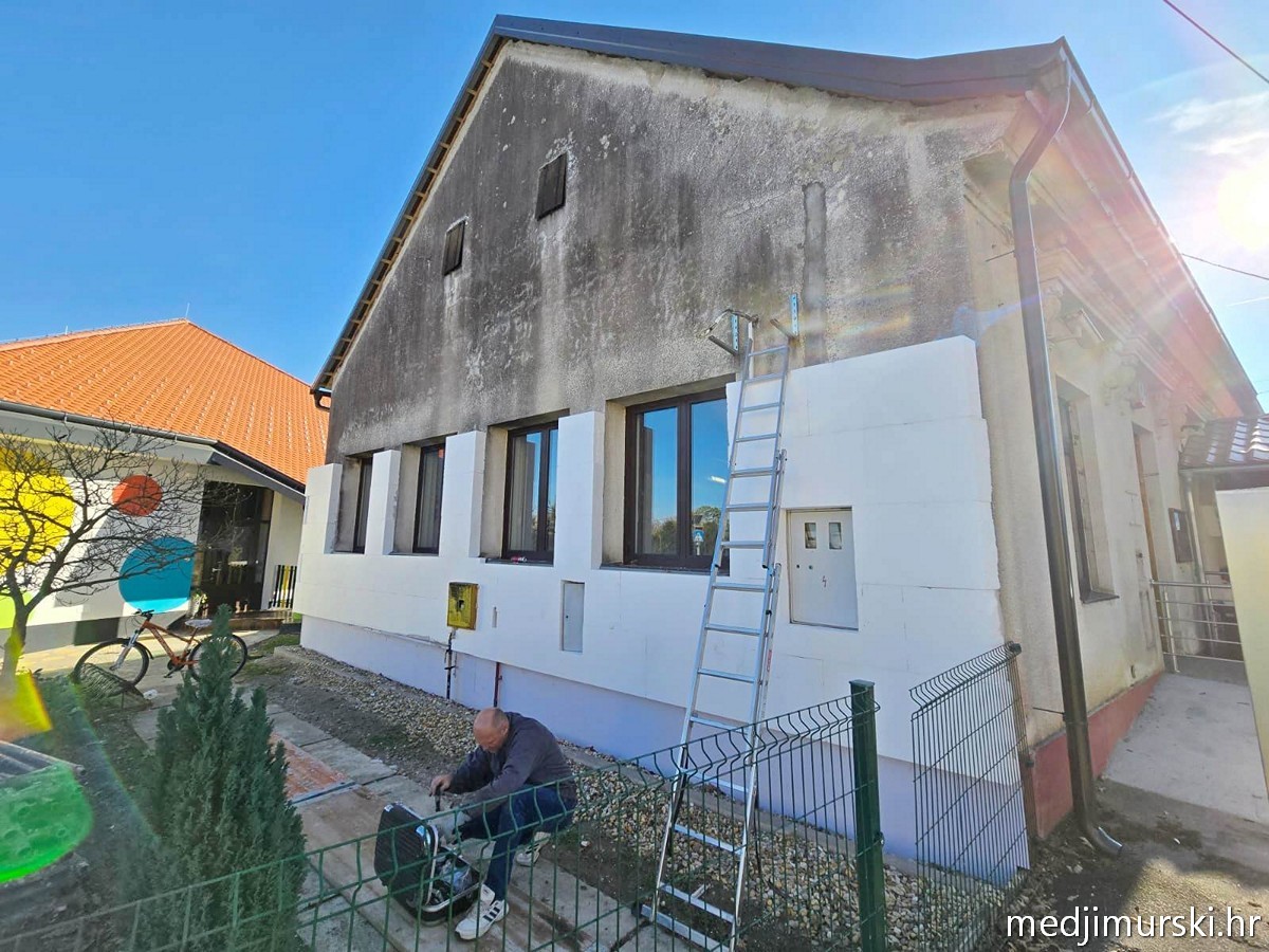 Za unutra 3 Zgrada na početku radova