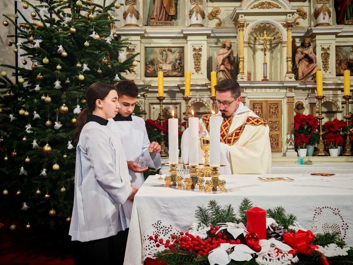 611763133 122195839994502988 4361432493804924088 n