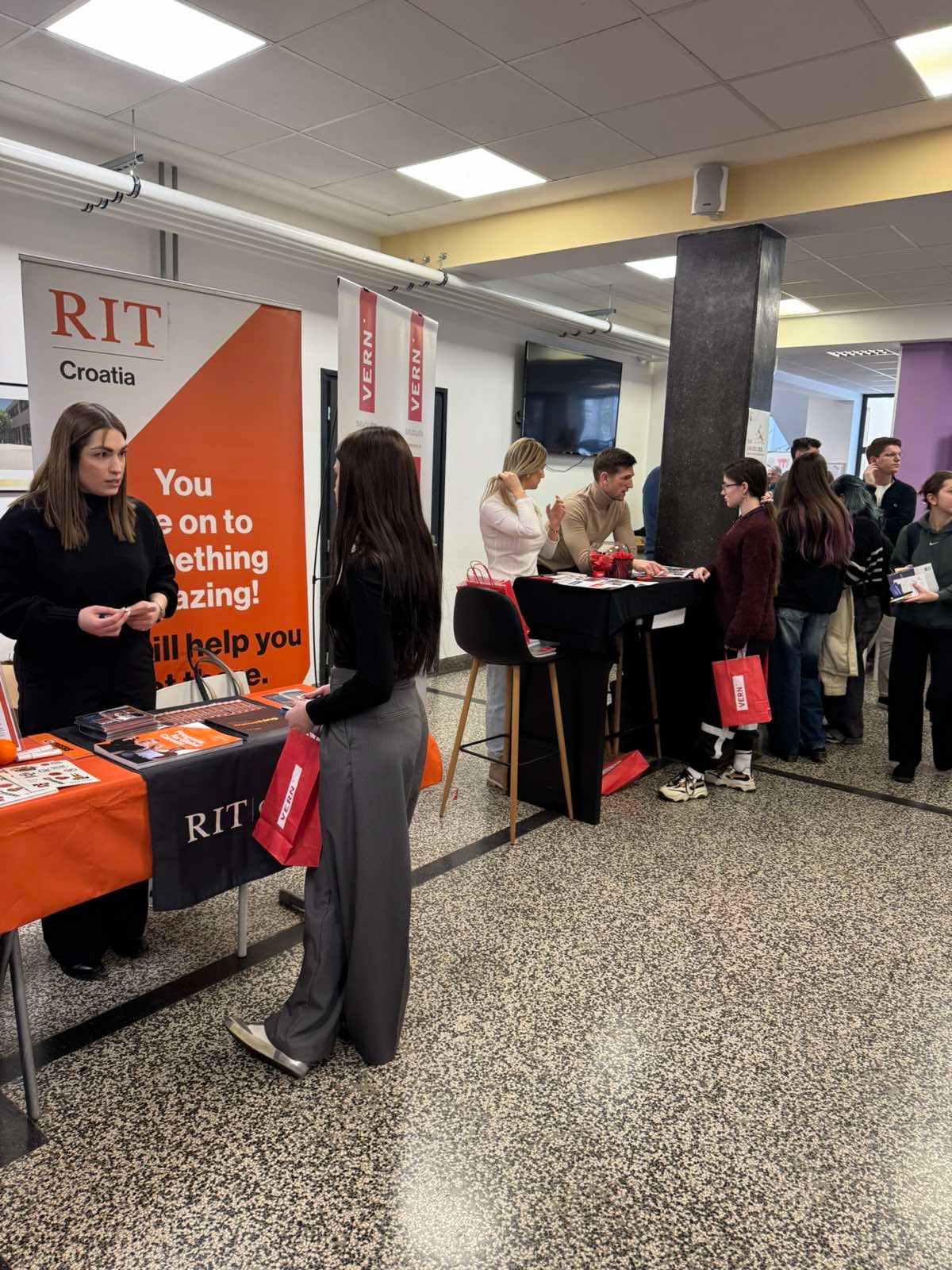 619277865 1475756417890781 950272320296139473 n