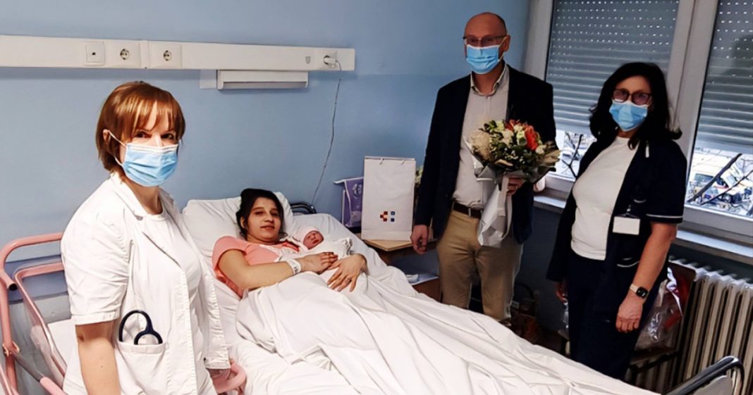 Roditeljima prve ovogodišnje Međimurke Lejle osobno čestitao i ravnatelj Hren BeFunky collage