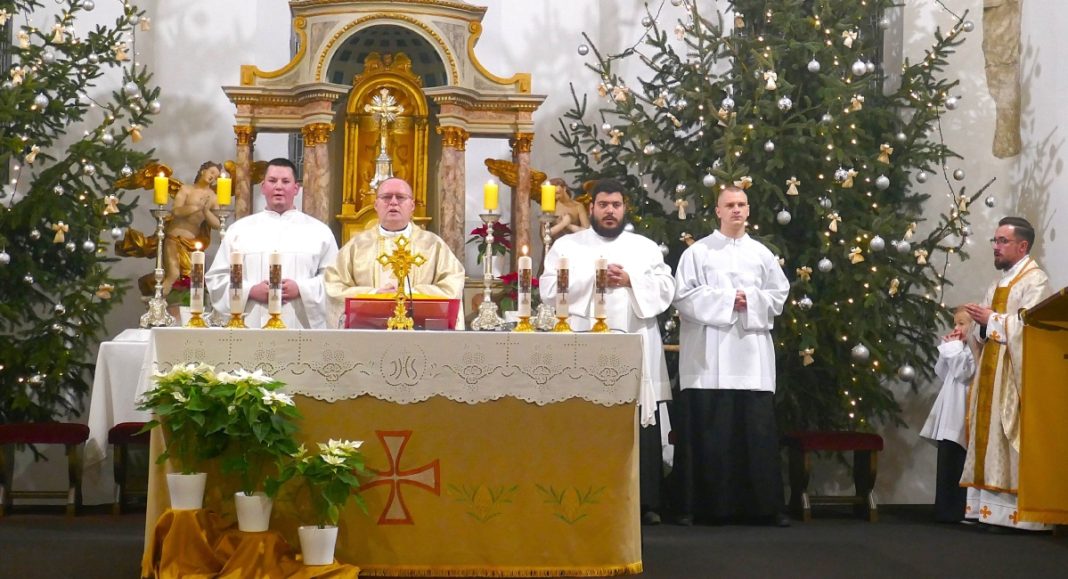 U Župi Nedelišće u 2025. godini kršteno je 64 djece, vjenčano je 14 parova, a umrlo je 79 osoba! BeFunky collage 2026 01 01T092435.112