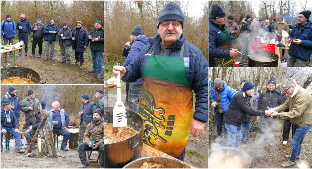 FOTO/VIDEO Pozvali prijatelje u šumu, počastili ih sa 75 kilograma pečene dravske ribe i fiš paprikašem, a onda im – zasvirali! BeFunky collage 2026 01 03T170638.739
