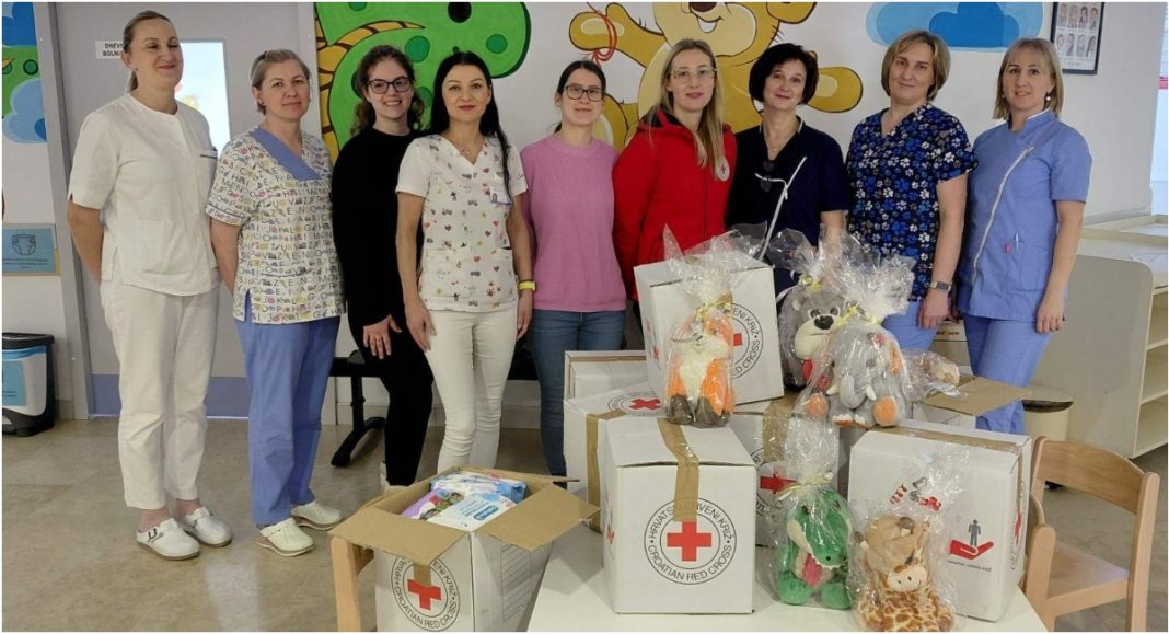 Crveni križ Čakovec razveselio male pacijente pedijatrije Županijske bolnice BeFunky collage 2026 01 20T081517.367