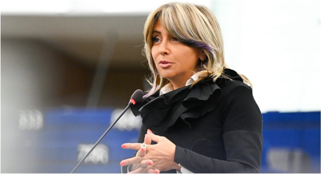 Sunčana Glavak: Ne možemo dopustiti da tehnološki napredak postane oružje poniženja i nasilja nad ženama, djecom i ranjivim skupinama BeFunky collage 2026 01 20T131305.510