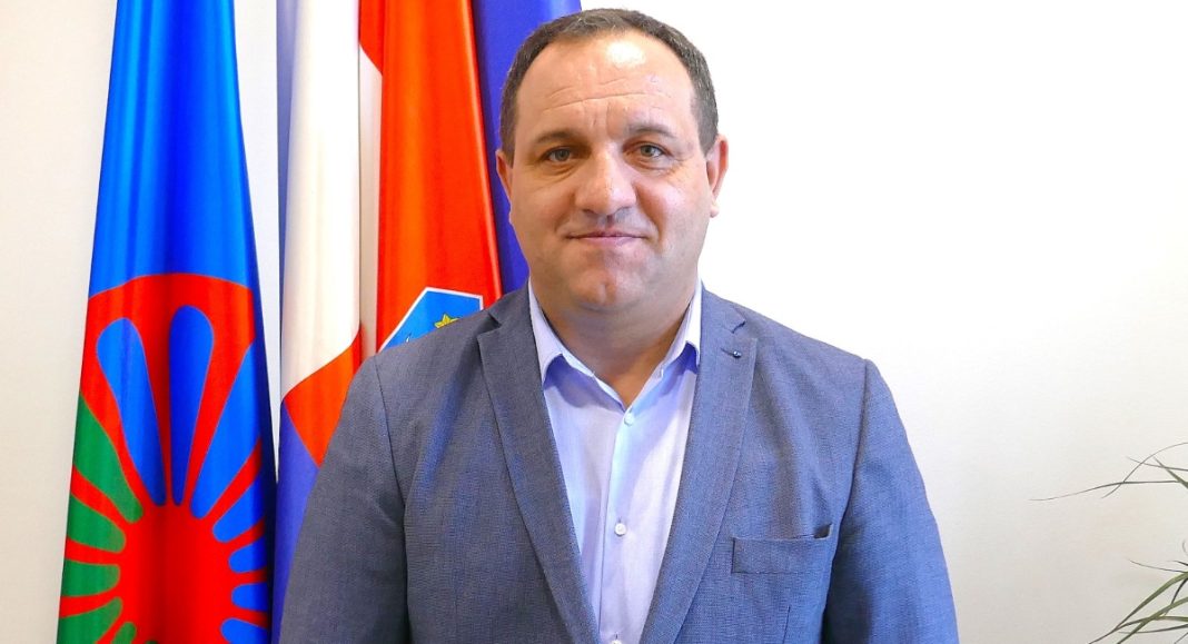 ELVIS KRALJ: Otkako sam zamjenik župana u dva kafića u Međimurju nisu mi htjeli poslužiti kavu uz obrazloženje da ne poslužuju Rome! BeFunky collage 2026 01 21T164321.176