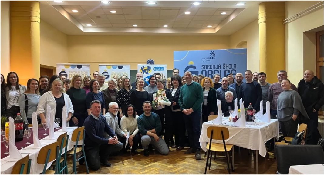 Mala škola s velikim srcem ispratila u mirovinu Šteficu Antolek! BeFunky collage 2026 01 28T093633.106