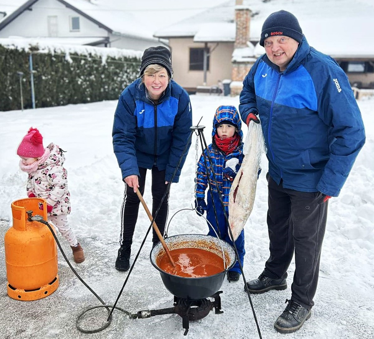 Jasmini i Dragecu pomagali su i unuci Eva i Luka