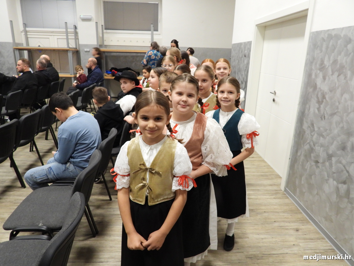KUD Fijolica mali folkloraši (10)