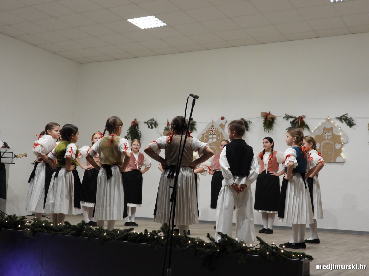 KUD Fijolica mali folkloraši (14)