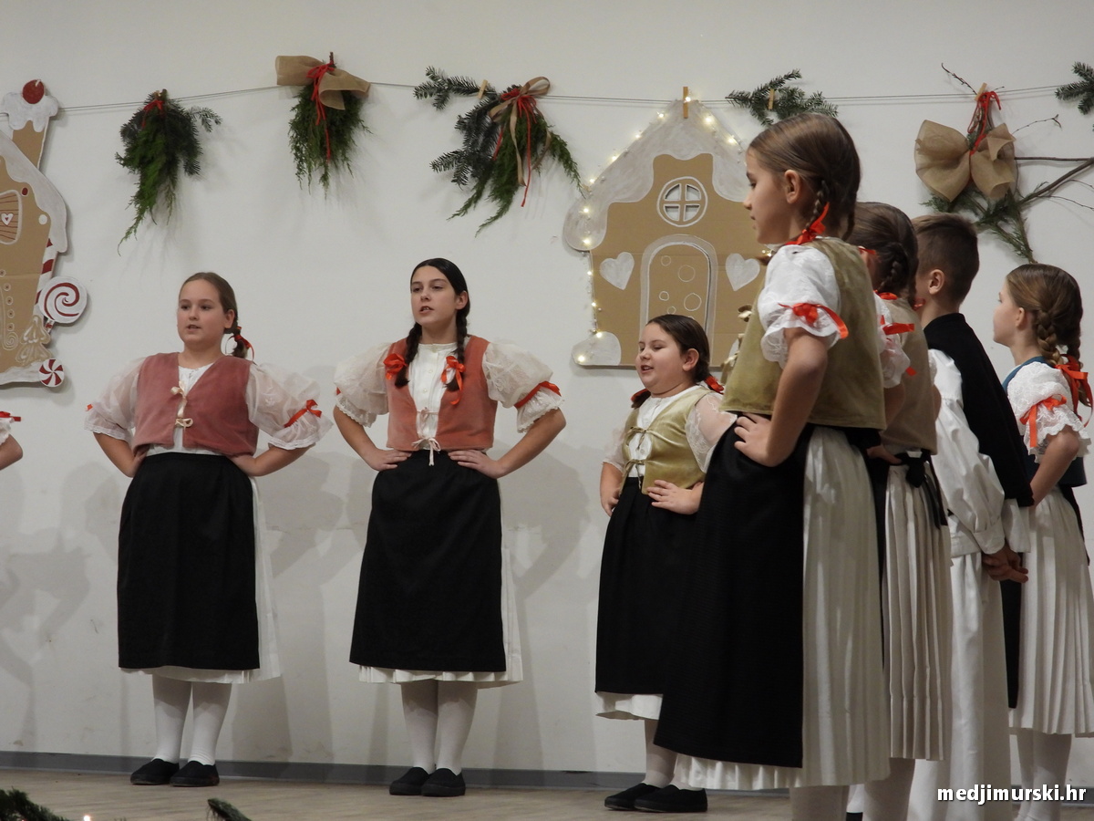 KUD Fijolica mali folkloraši (15)