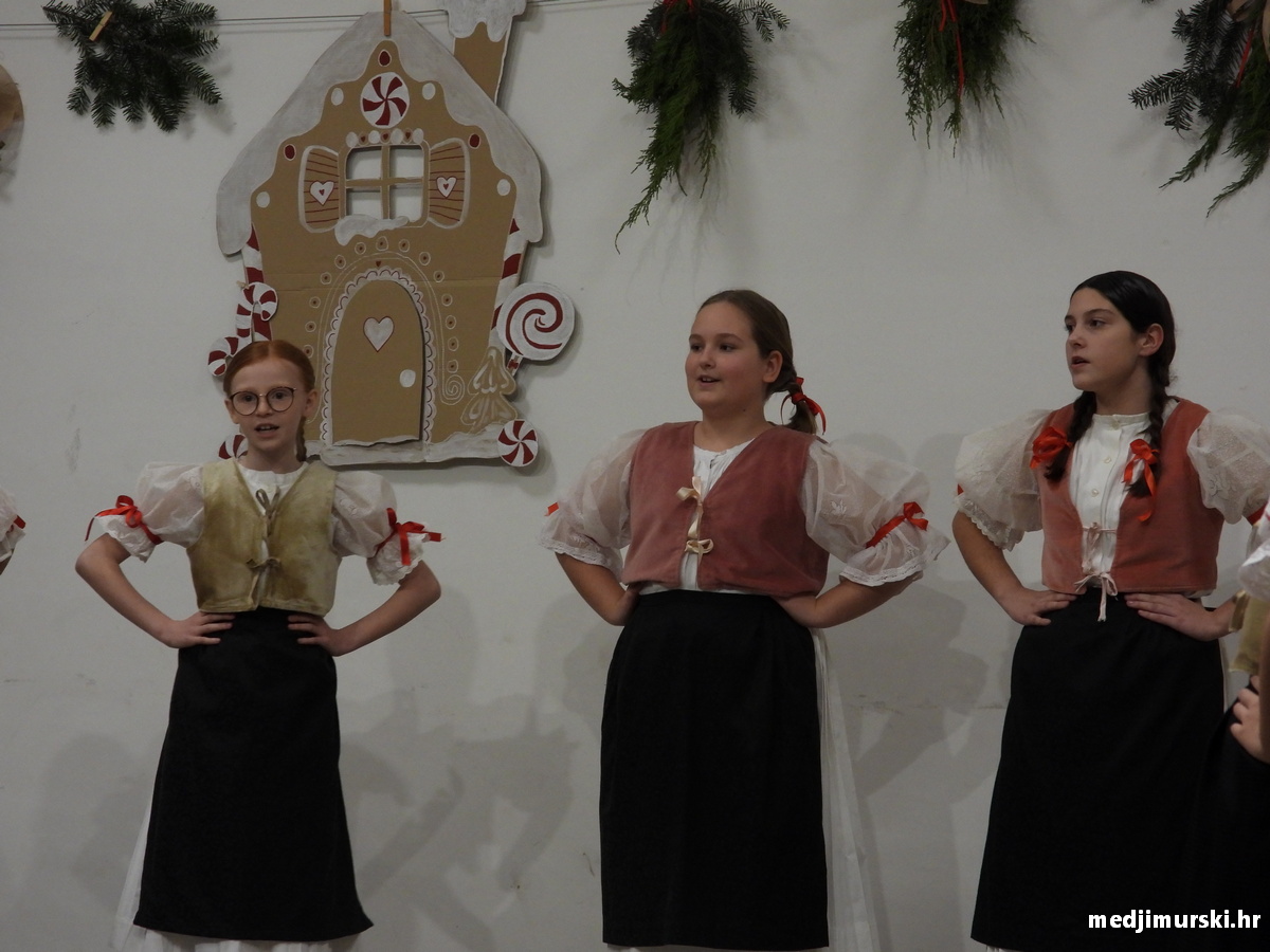 KUD Fijolica mali folkloraši (16)