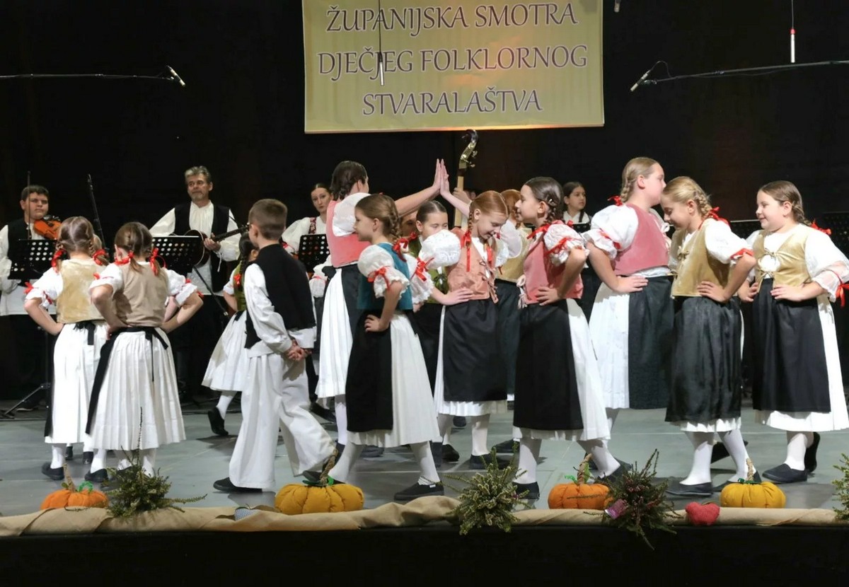 KUD Fijolica mali folkloraši (2)