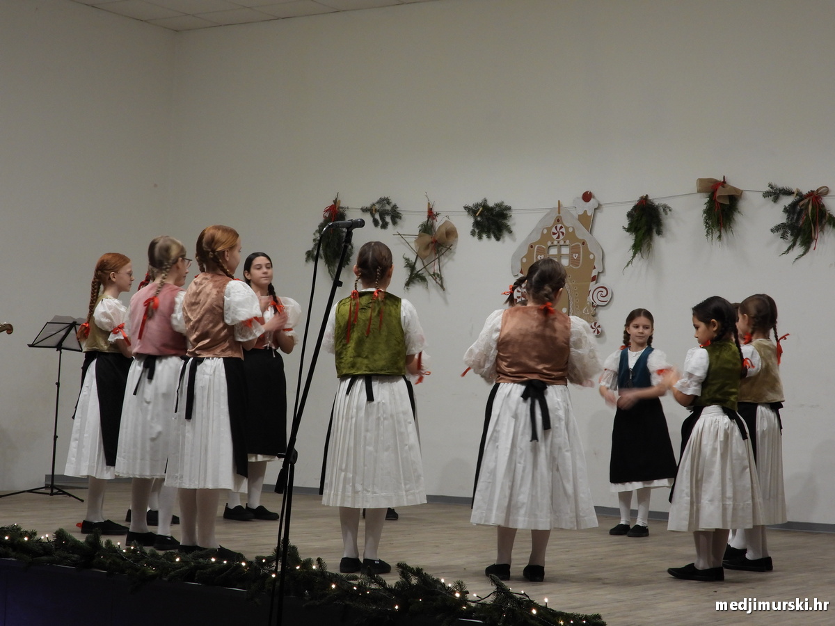 KUD Fijolica mali folkloraši (20)