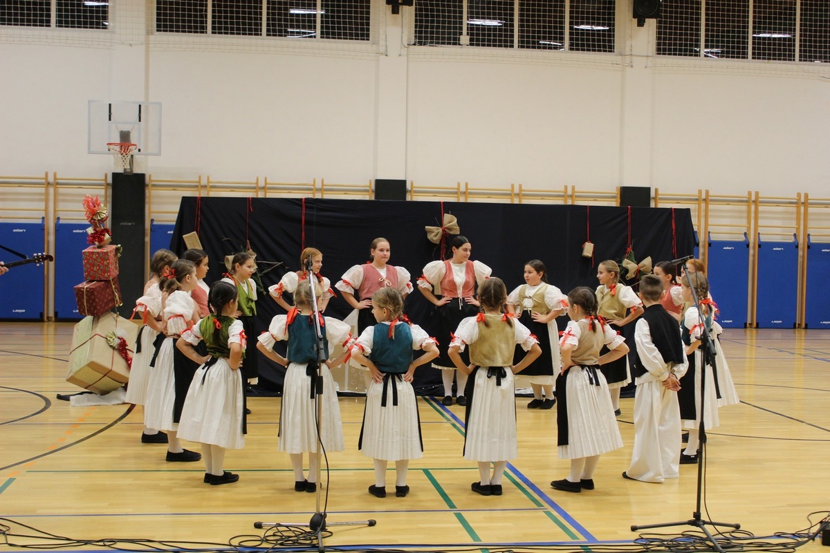 KUD Fijolica mali folkloraši (8)