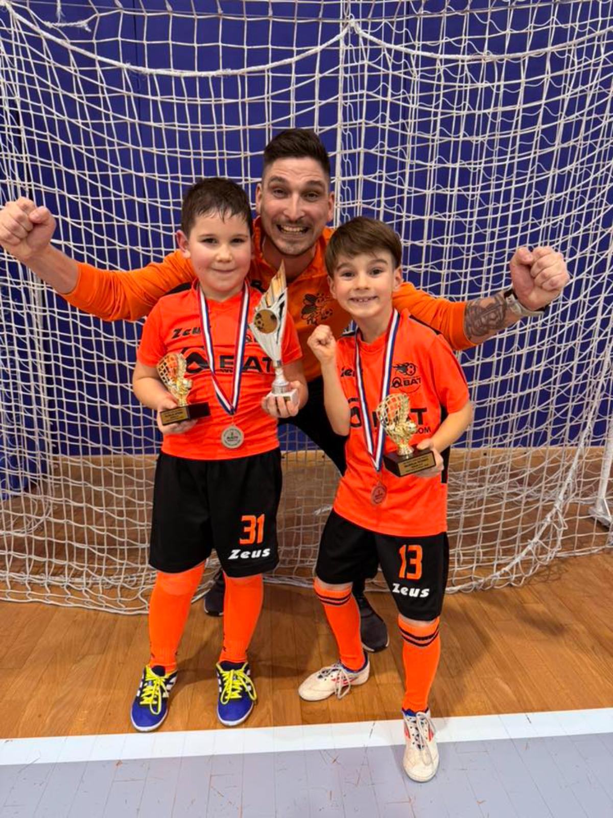 Mateo i Muro s trenerom