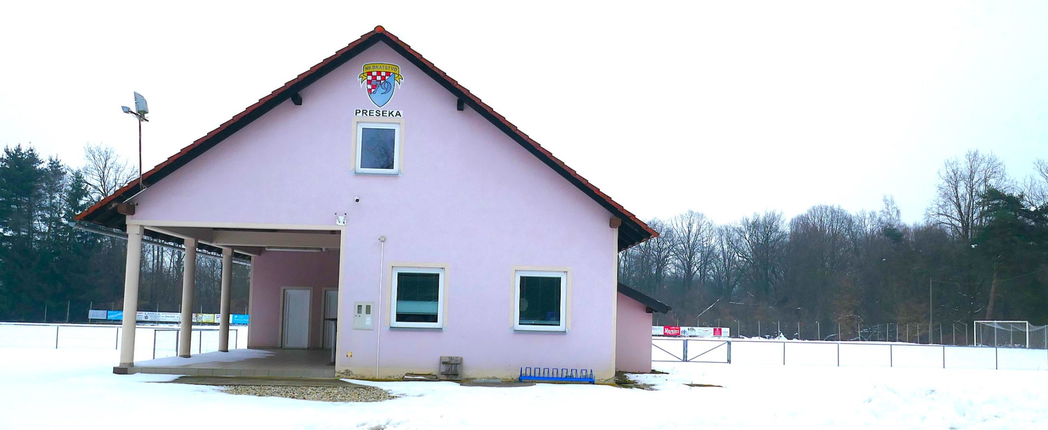 Nogometno igralište NK Preseke u Badličanu P1190867