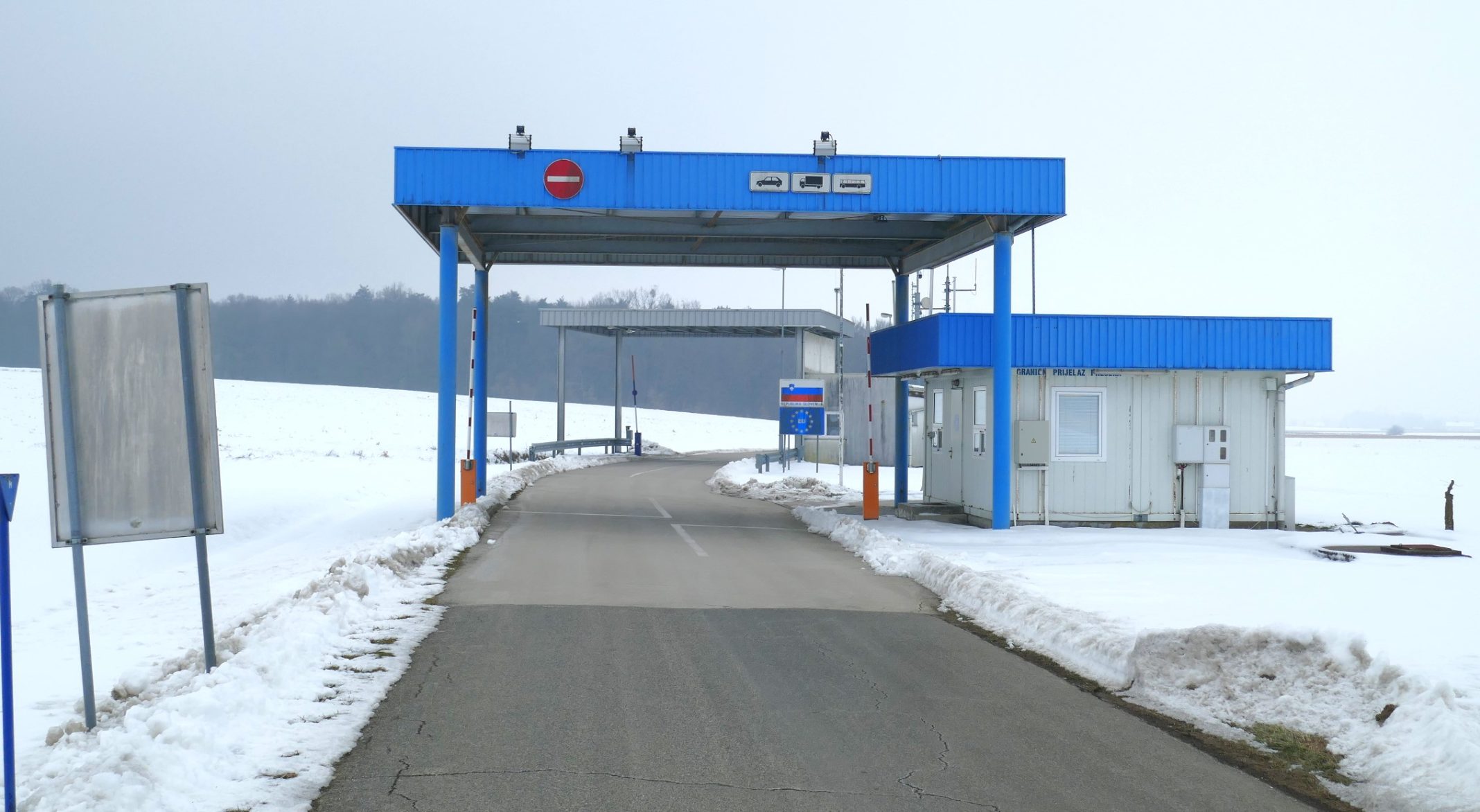 Ostaci graničnog prijelaza P1190841