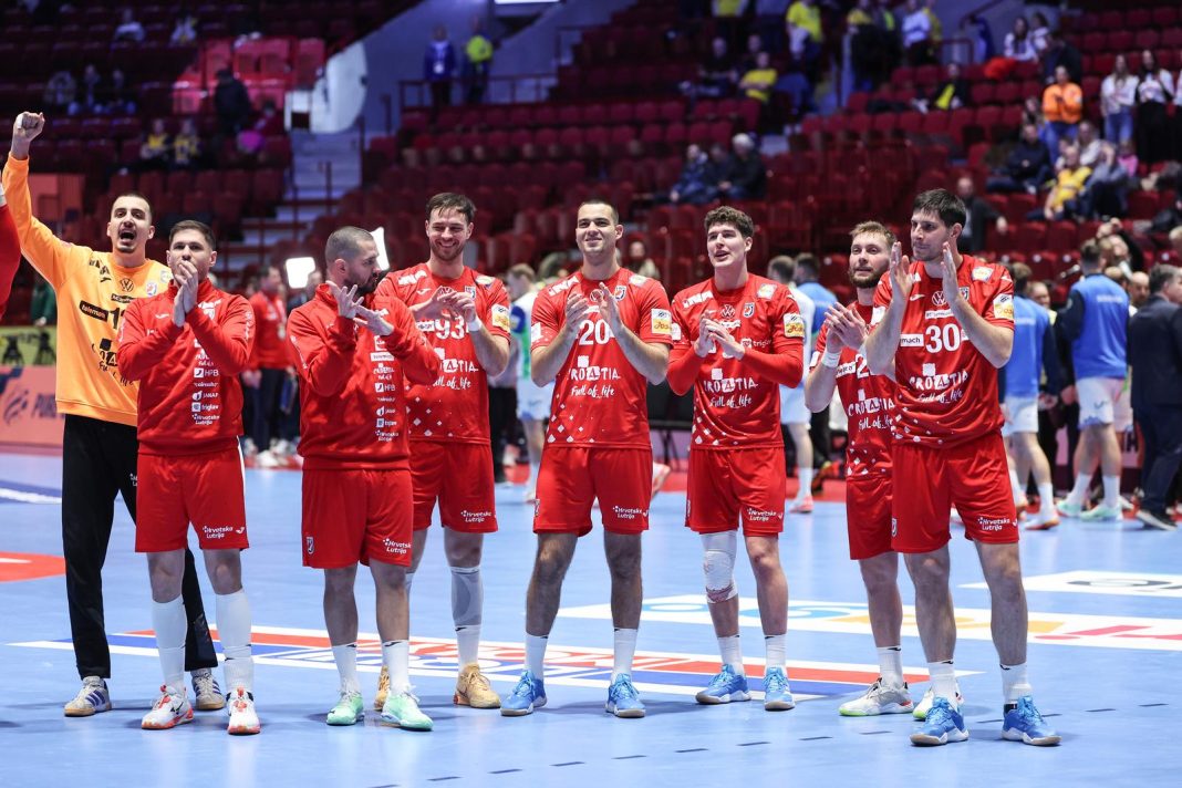Hrvatska s Mađarskom na Europskom rukometnom prvenstvu danas igra za polufinale Malmo: Hrvatski rukometaši slave pobjedu u zagrljajima i poljupcima svojih najmilijih