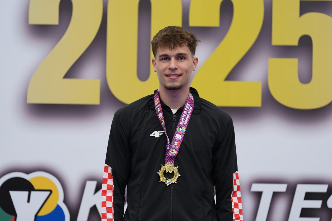 Sven Strahija sa zlatom 1068x712