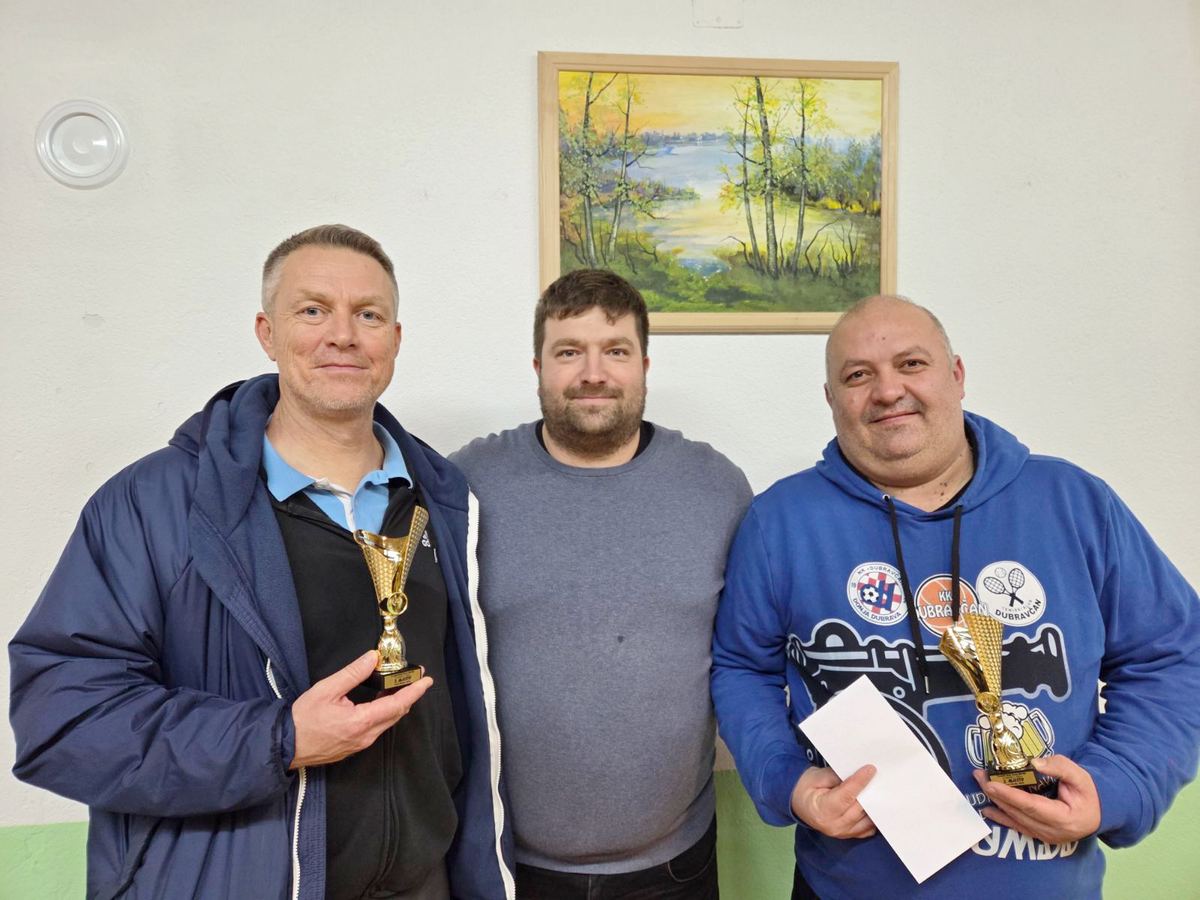 ZA UNUTRA 3 Dobitnici 3. mjesta Ivica Pokos i Stanko Žinić iz TK a Dubravčan nagradu su donirali TK u Sveta Marija
