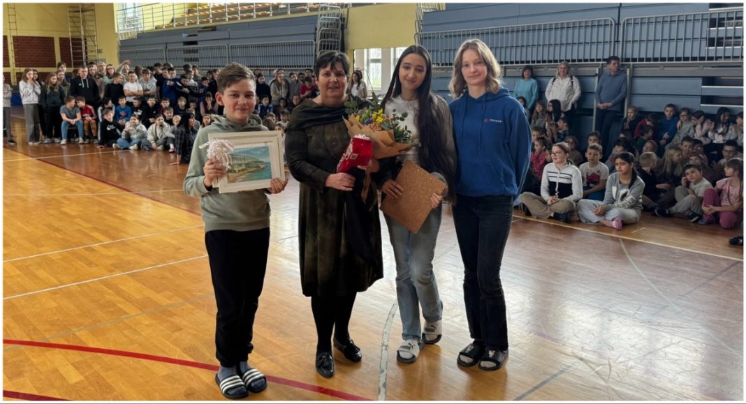 VIDEO/FOTO Pljeskom i suzama u mirovinu ispraćena Erminija Bektešević, dugogodišnja pedagoginja OŠ Tomaša Goričanca Mala Subotica Mirovina naslovna