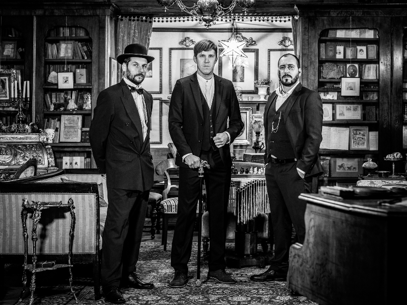 Pomelo chess society