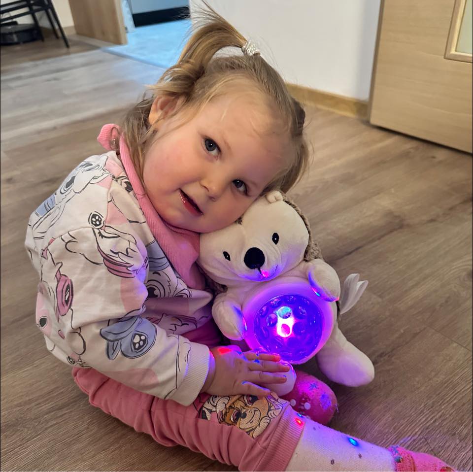 Za unutra 3 Anđelina je draga i znatiželjna djevojčica koju je nažalost pogodila rijetka bolest