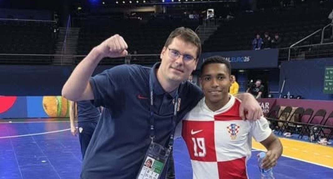Mario Horvat s futsal repkom u polufinalu Eura 624309624 2376484879461449 2909102094313526422 n