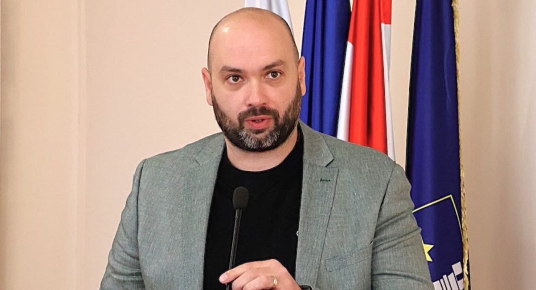 Jesam li kandidat za župana? Svaku odgovornost koja bude u interesu našeg kraja spreman sam prihvatiti. O tome će odlučiti građani! GLAVNA