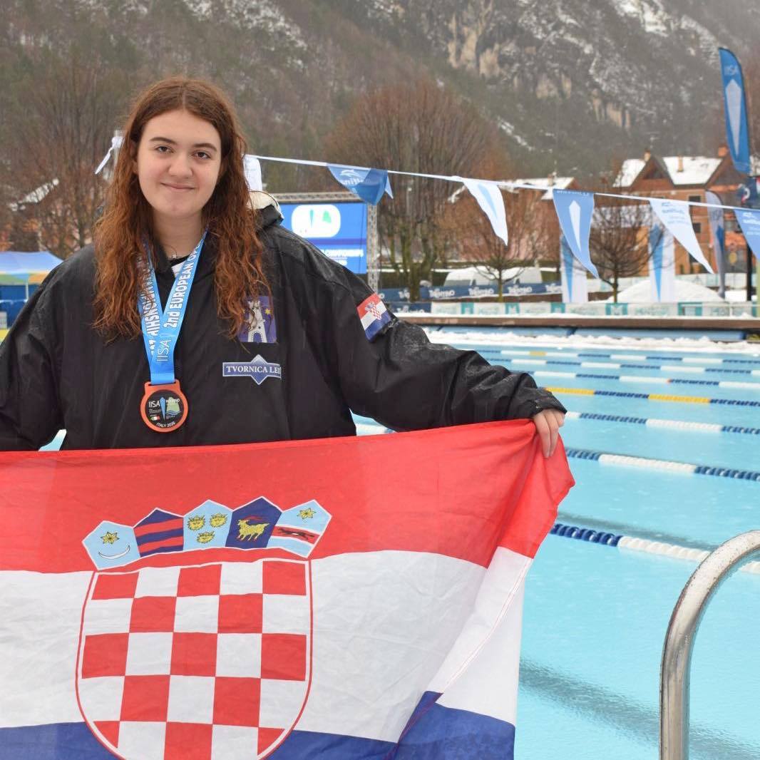 Sara Puklavec (5)