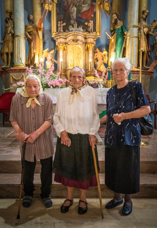 Za unutra 5 Katarina s pokojnom sestrom Anom Pahek i drugom sestrom Marzom Vojvodom