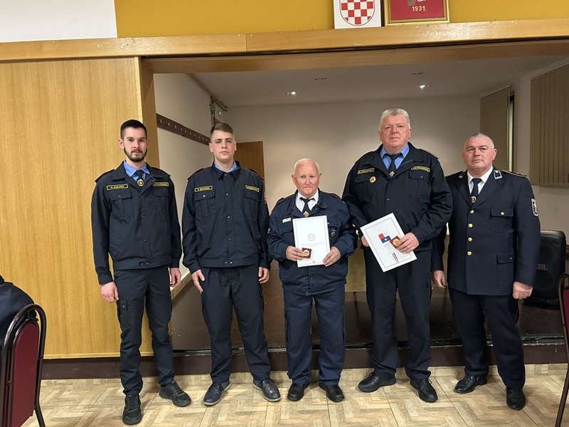 10073 74278 dvd ukovec 2822026