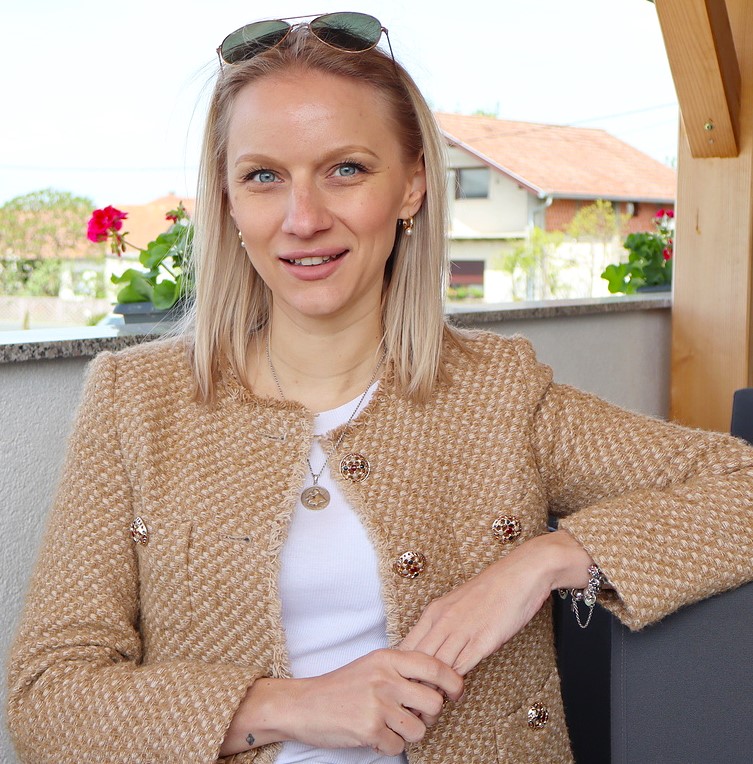 DESNO Bojana Petric (1)