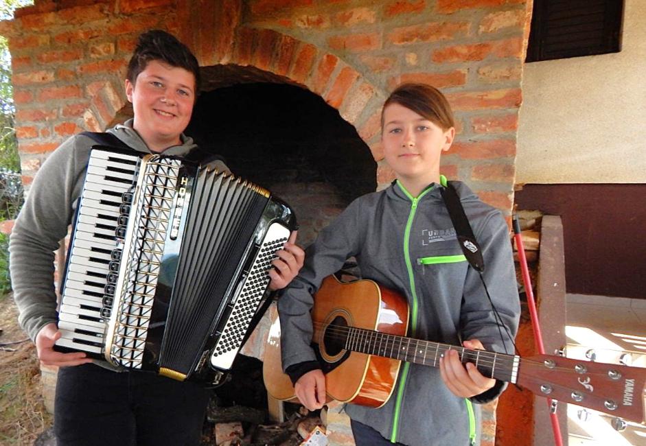 Luka i mlađi brat Tin